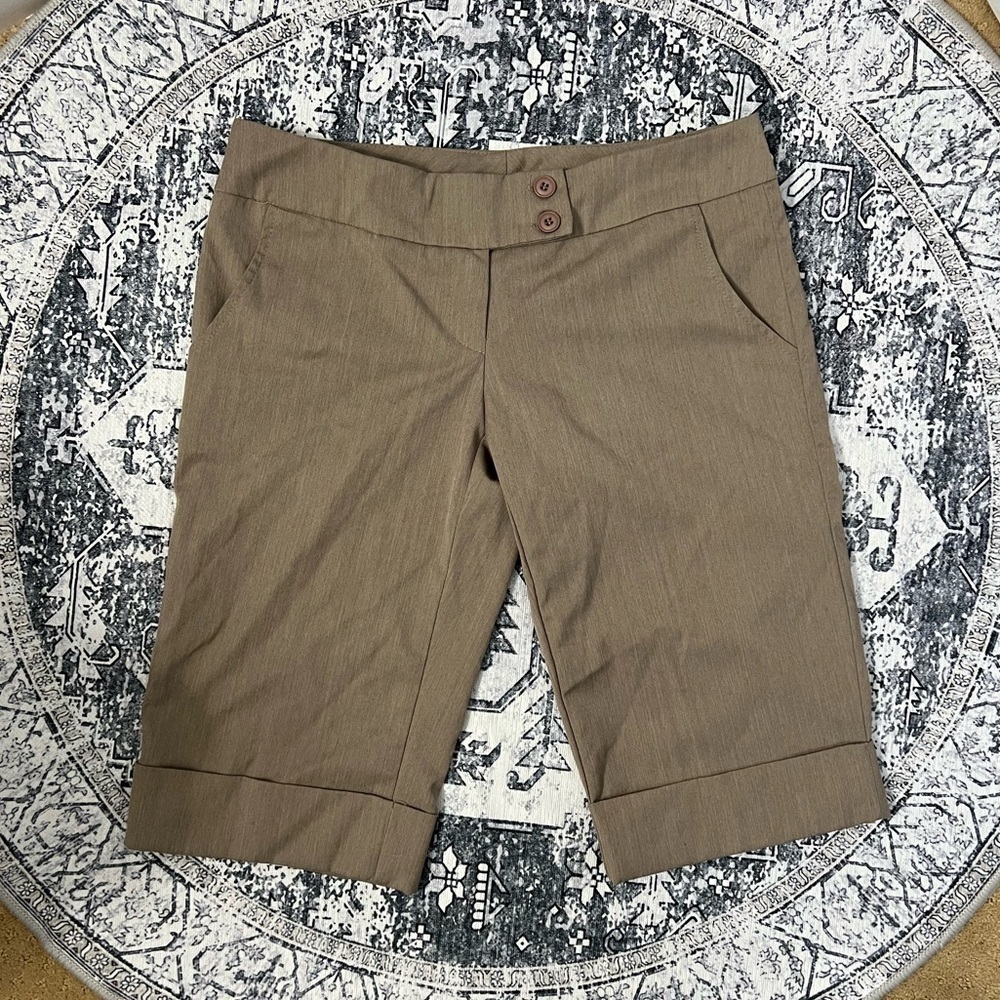 Vintage Y2K Forever 21 Khaki Bermuda Shorts - Size S